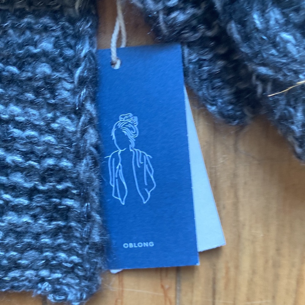 Universal Thread Scarf - Picture 4 of 7